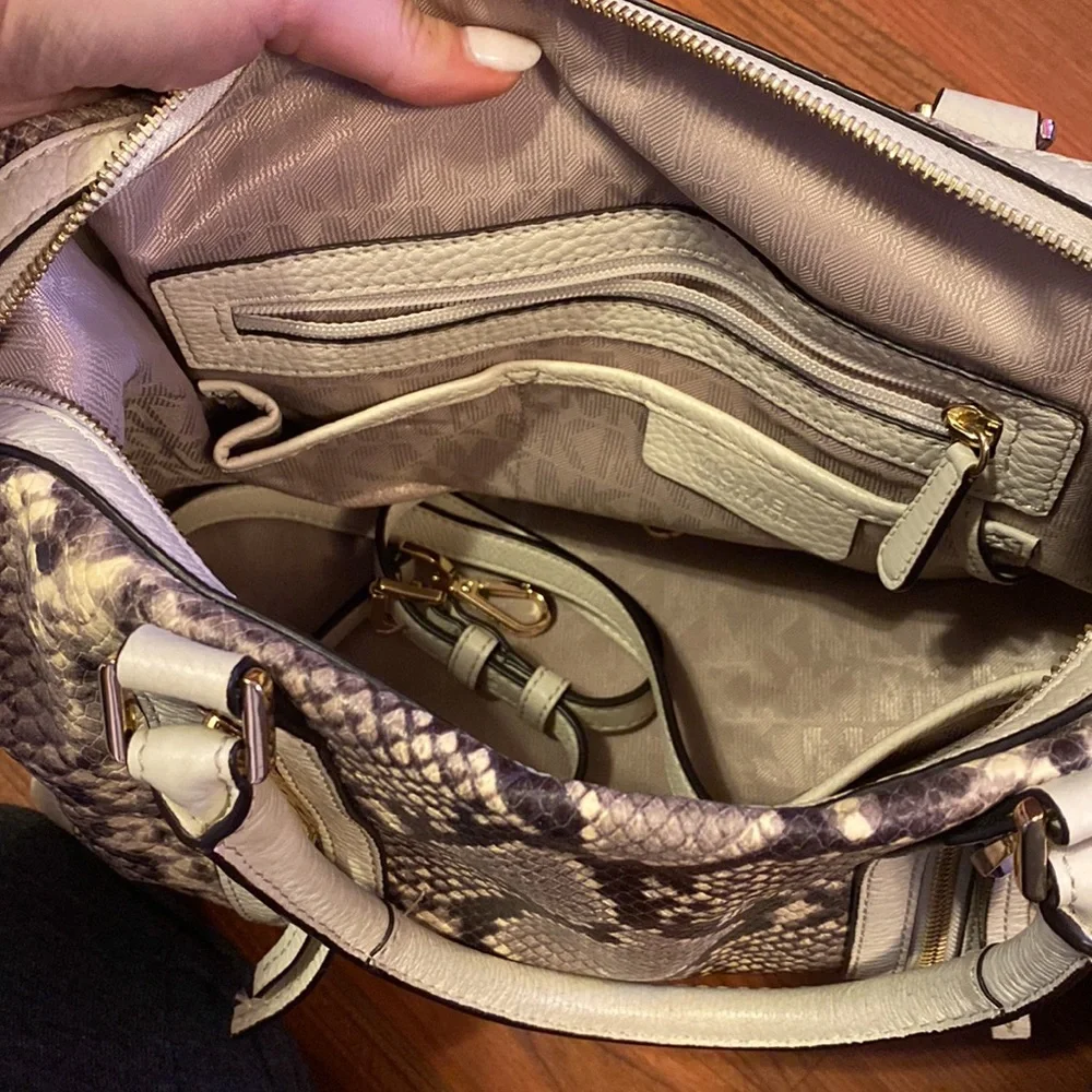 MK Purse - Picture 5 of 6